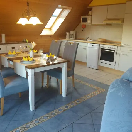 Ferienwohnung-dorette-in-stakendorf-mit-blick-ueber-den-dorfteich Stakendorf