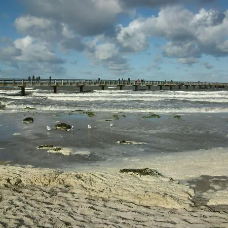 Ferienwohnung-dorette-in-stakendorf-mit-blick-ueber-den-dorfteich *