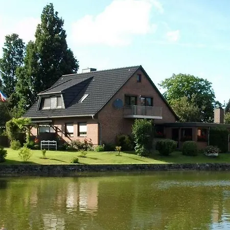Ferienwohnung-dorette-in-stakendorf-mit-blick-ueber-den-dorfteich *